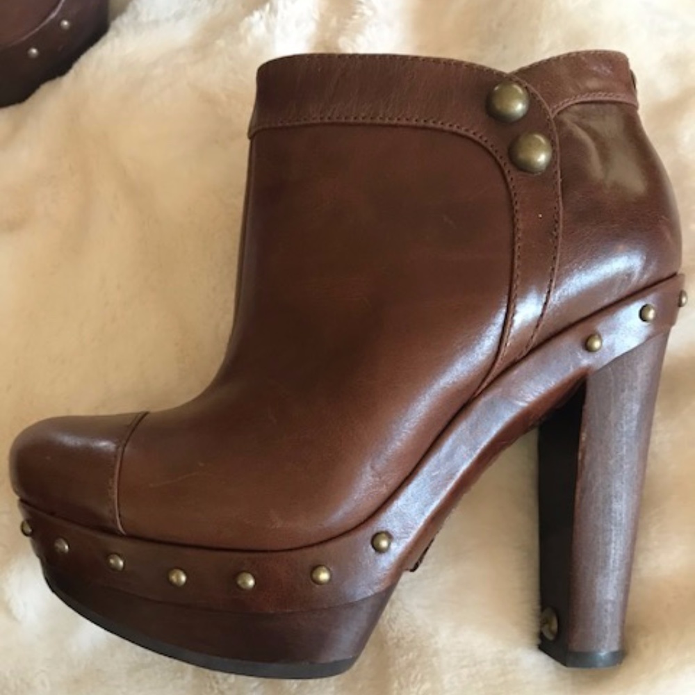 UGG clogs, Women SZ 5